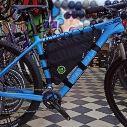 Bolso Triangular Bajo Cuadro 7 litros LIQUIDACION