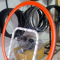 Rueda delantera R28 ARMADA clincher a bolillas 36H LIQUIDACION