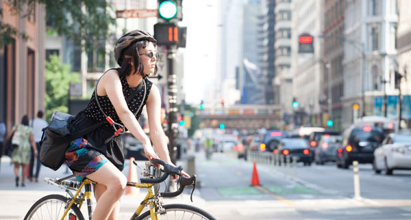 Circular en bicicleta por la calle